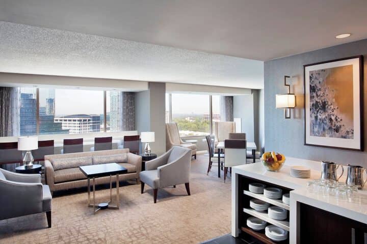 Lounge 49 of 74